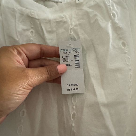 NWT Maurice’s eyelet top - Picture 3 of 5
